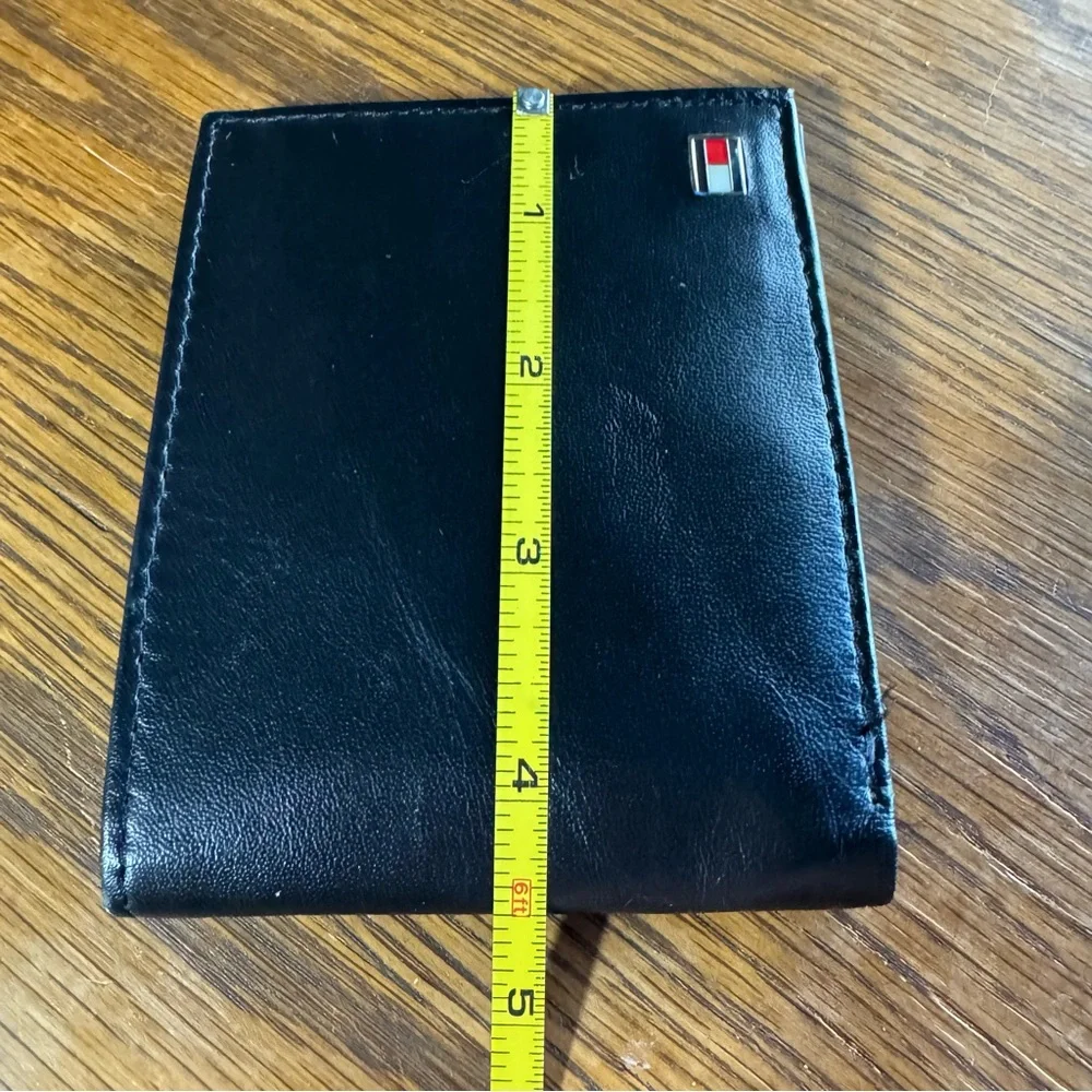 TOMMY HILFIGER Black Leather Bifold Wallet